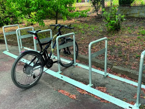 Rack pour faciliter le stationnement vélos